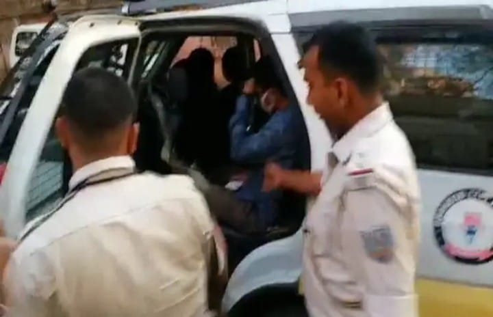 जिले के सिविल कोर्ट परिसर में प्रधान जज की वाहन में एक स्कूटी सवार टक्कर मरते हुए बचा,पुलिस लिया हिरासत में